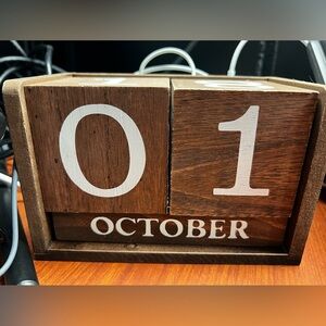Wooden block calendar